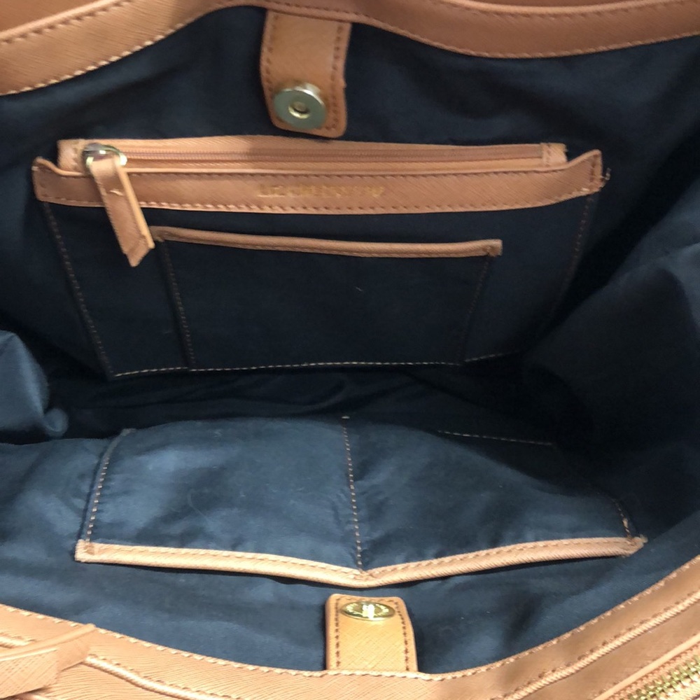 Liz Claiborne bag large compartment - Picture 6 of 9